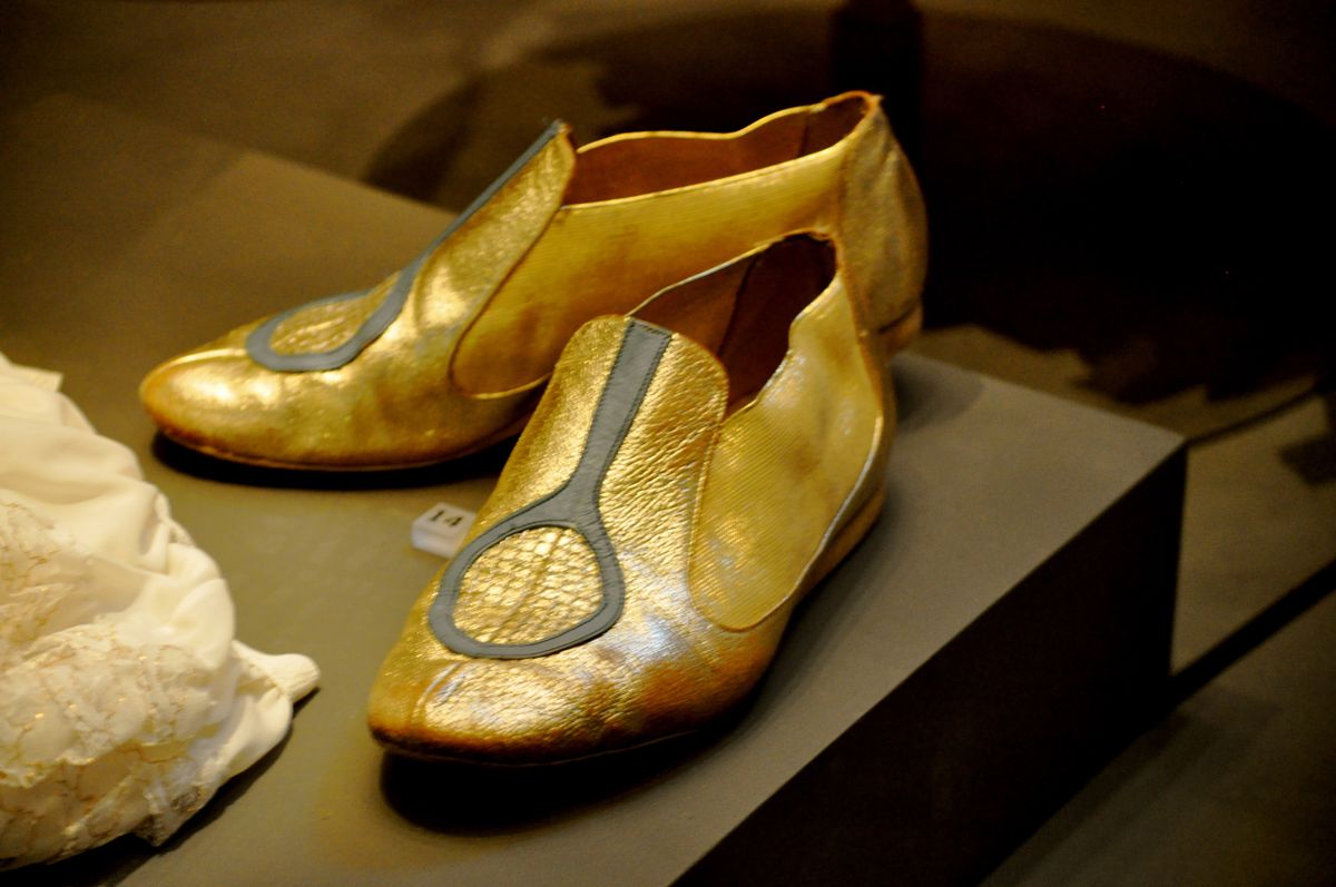Gold Tennis Shoes Goldgenie Official Blog