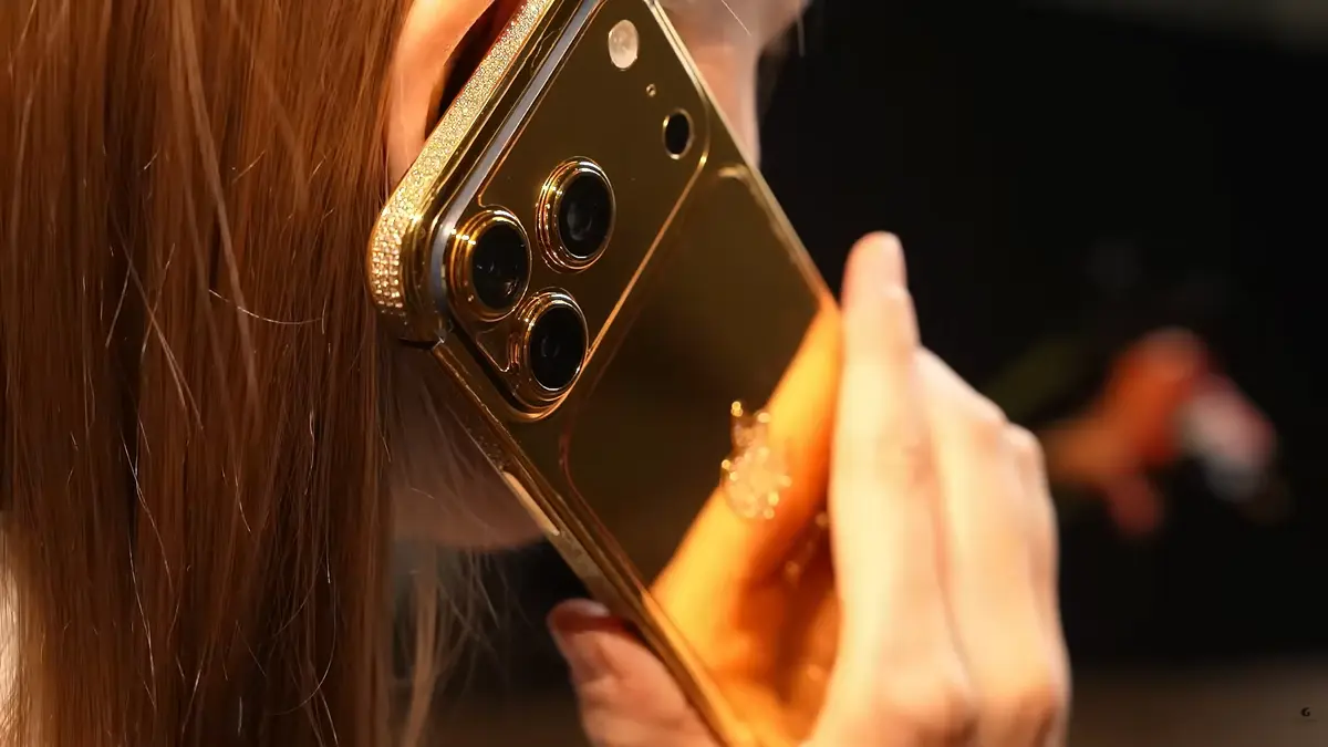 24K Gold and Platinum Goldgenie iPhone 18 luxury finishes compared