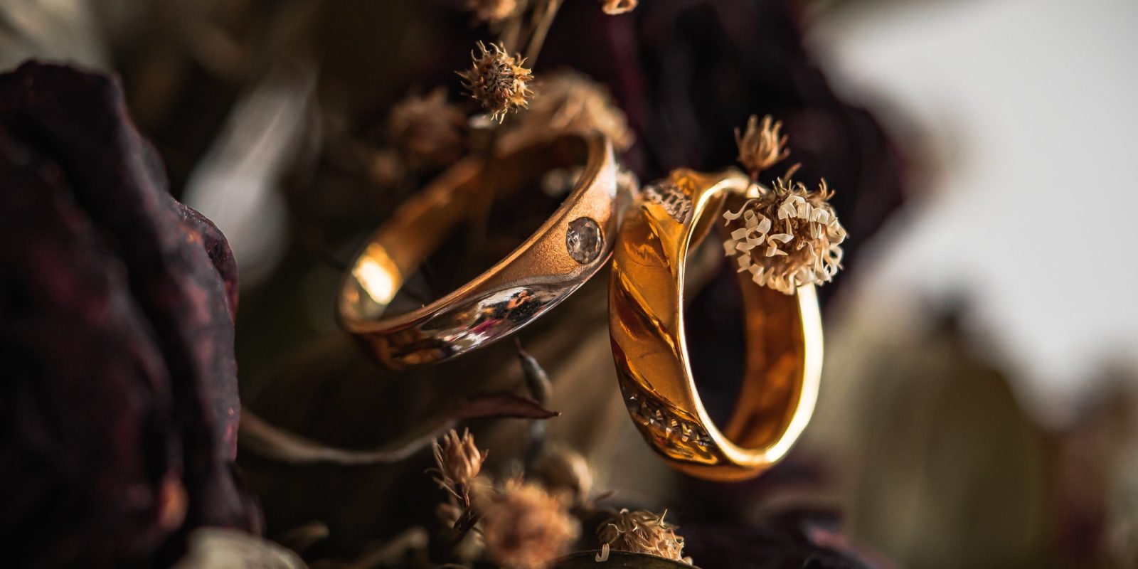 Why Does Yellow Gold Turn My Skin Black? Goldgenie Official Blog