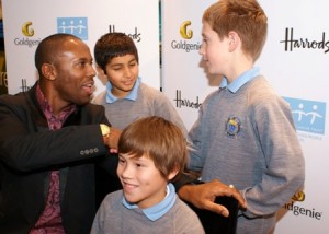 DSC00142 Laban jokes with some school kids