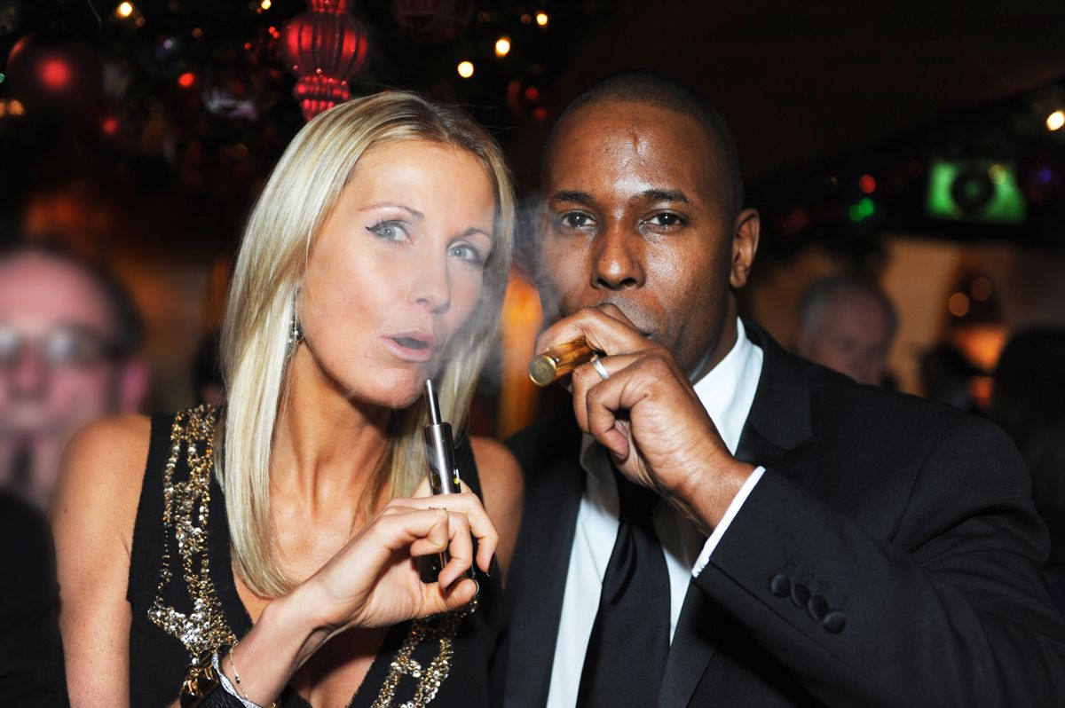 24 CT. Gold e-shisha