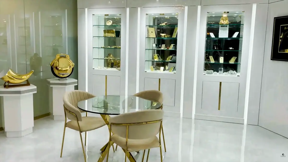 Goldgenie luxury technology franchise opportunity featuring customised iPhones, luxury gifts and premium technology products.