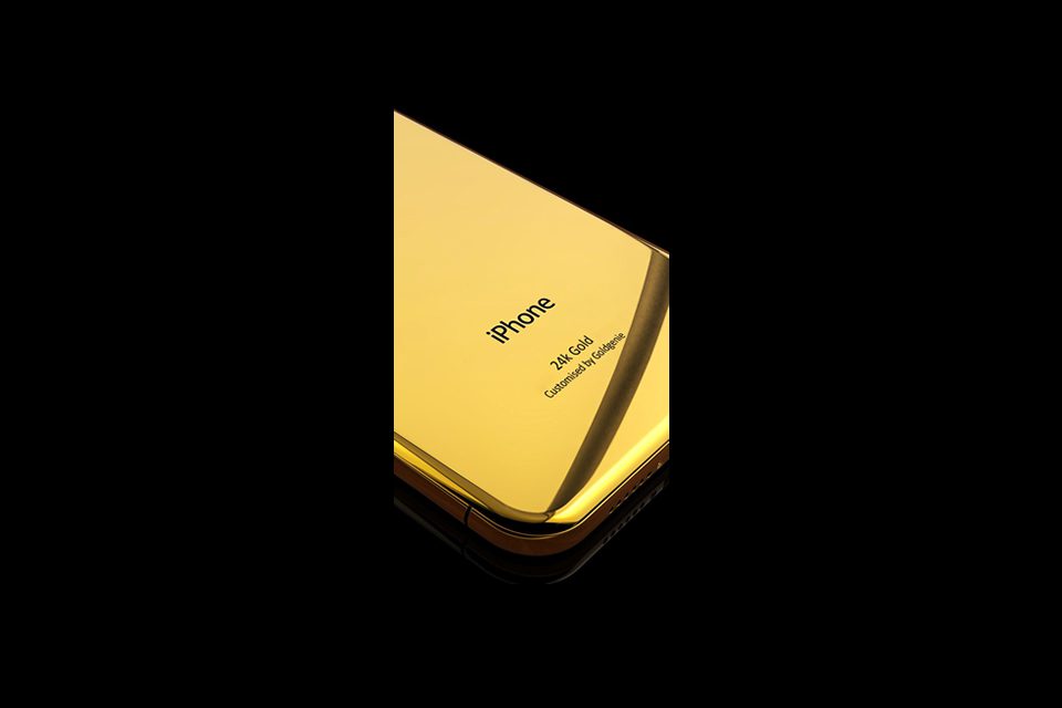 A Luxury Gifts-Gold-iPhone-11-focus