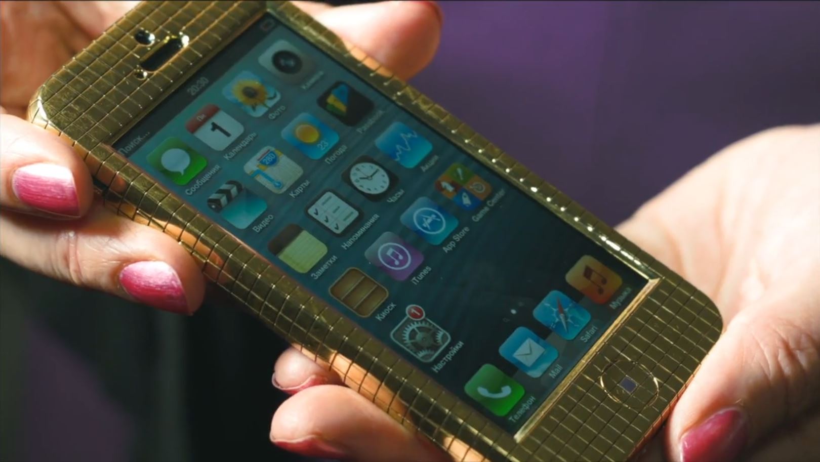 2013 – Goldgenie Launch solid Gold Superstar iPhone – Worlds first solid Gold iPhone